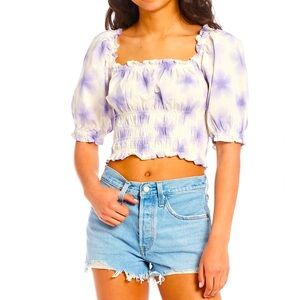 Levi's Tilly Printed Smocked Puff Sleeve Ruffle
Trim Peasant Top. Size small